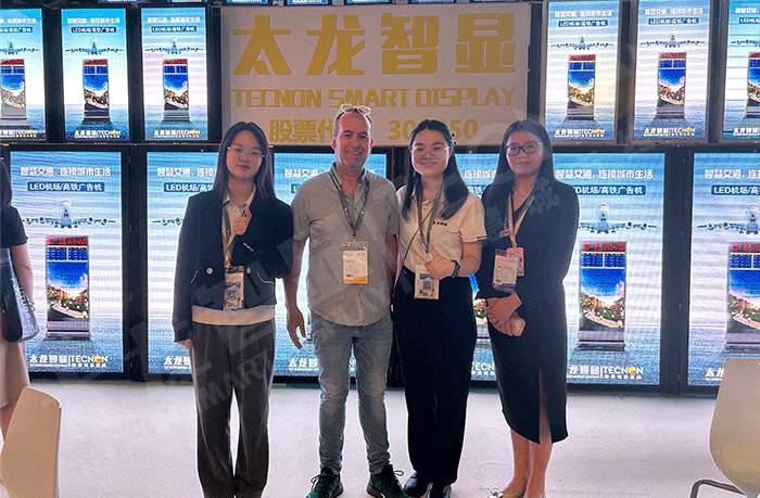 LED燈桿屏,LED廣告機 LED燈桿屏,LED廣告機